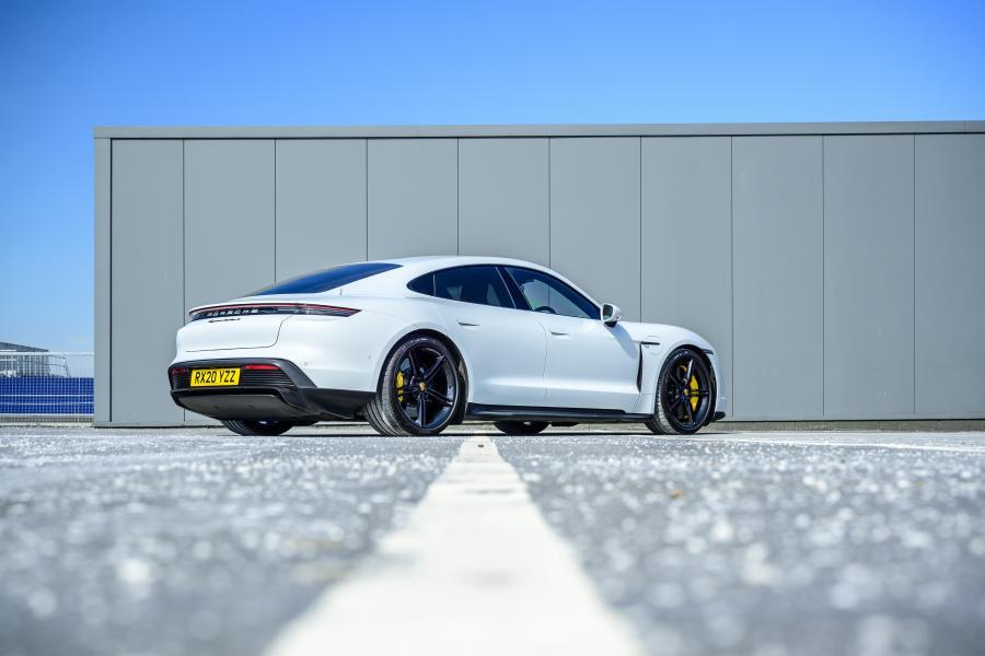  Porsche Taycan Turbo S 2020 года  (UK) (фото 13 из 40)